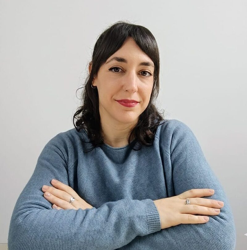 Pilar Losada, psicóloga sanitaria y doctora en neurociencias, atendiendo terapia online en toda España